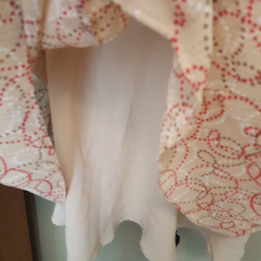 Woman's patterned blouse - Picture 4 of 6